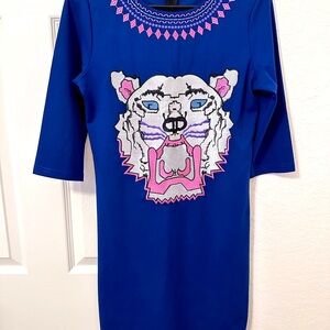 Women dresses 👗 in the summer and fall season,blue color,size small back zipper